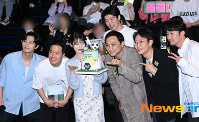 【PHOTO】パク・ソジュン＆IU＆ヤン・ヒョンミンら、映画「ドリーム」舞台挨拶に出席