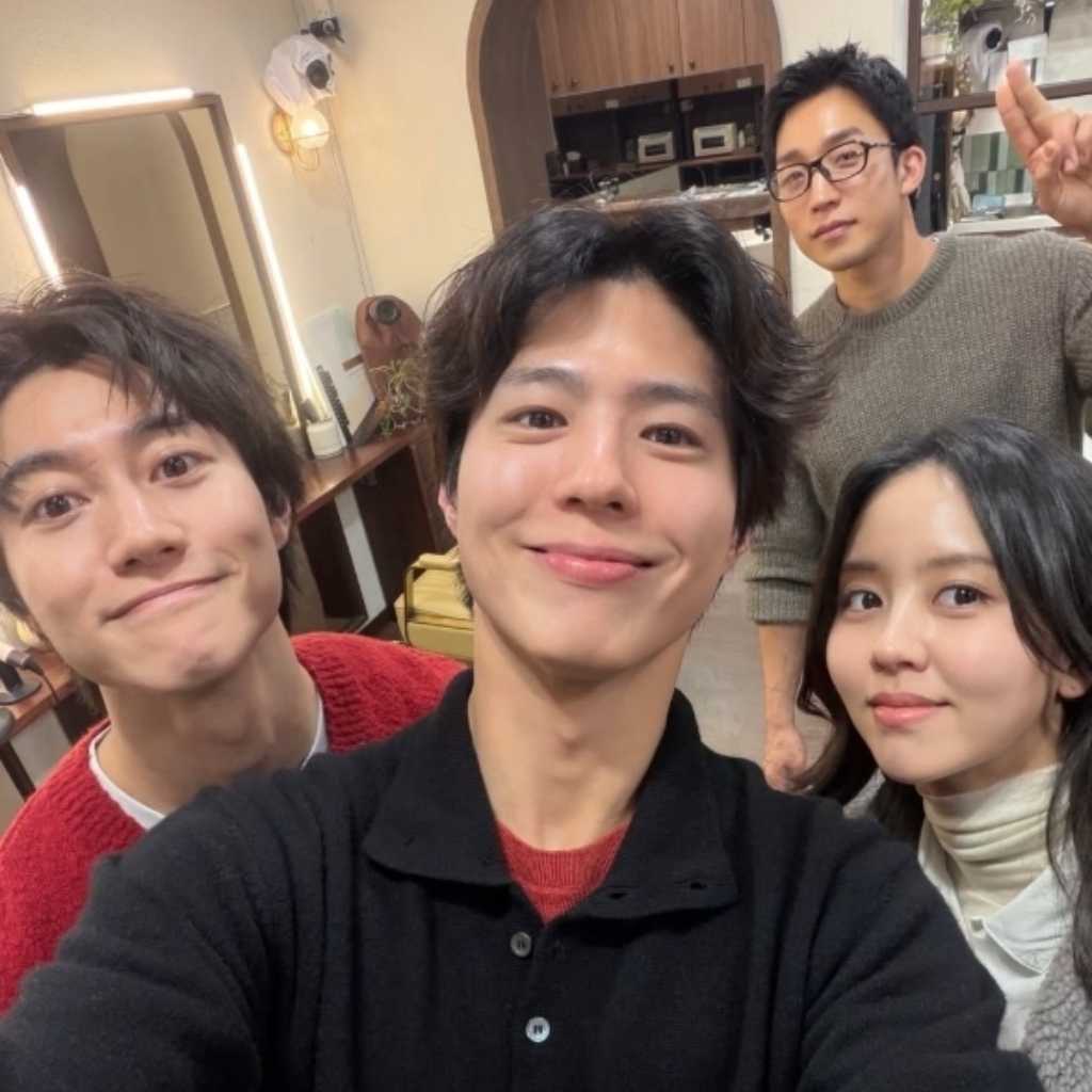 パク・ボゴム&キム・ソヒョン、バラエティで再会!仲睦まじい雰囲気の記念ショットが話題