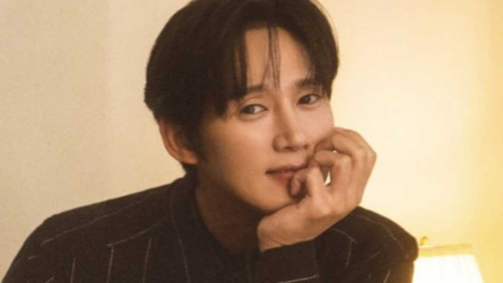 パク・ソンフン「PRESTIGE Hong Kong」表紙で高級感溢れるムードと眼差しを披露