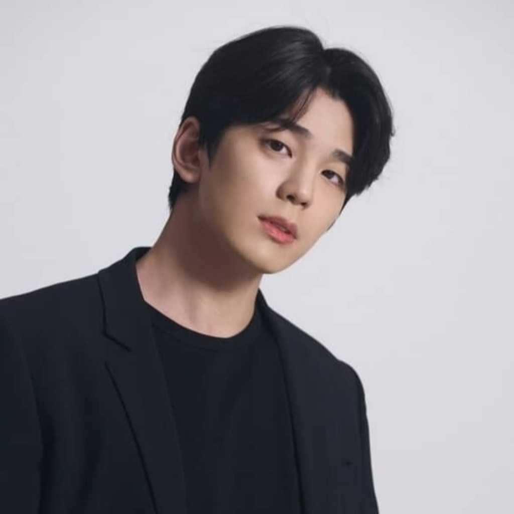 俳優キム・ミンギュ、本日除隊…ファンに報告「早く良い作品でお会いしたい」