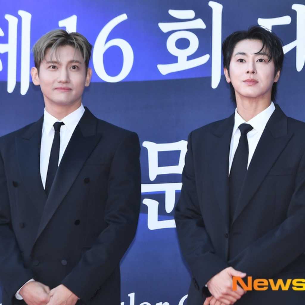 【PHOTO】東方神起「2025大韓民国大衆文化芸術賞」レッドカーペットに登場