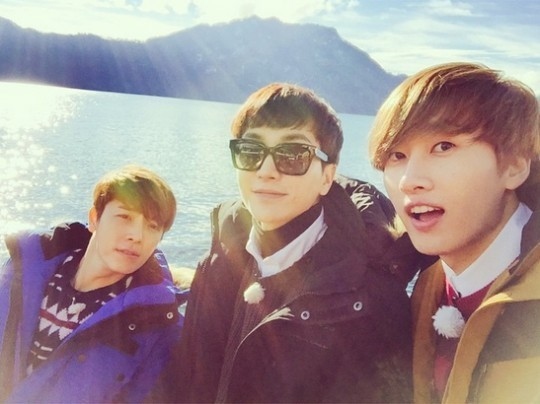 Super Junior ウニョク イトゥク ドンヘと撮ったスイス旅行の記念写真を公開 14年最後の贈り物 Kstyle