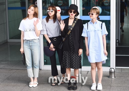 Photo Exid アジアツアーのため香港へ出国 爽やかな空港ファッション Kstyle