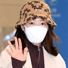 【PHOTO】パク・シネ、結婚&出産後初めて報道陣の前に登場…海外スケジュールを終えて帰国(動画あり)