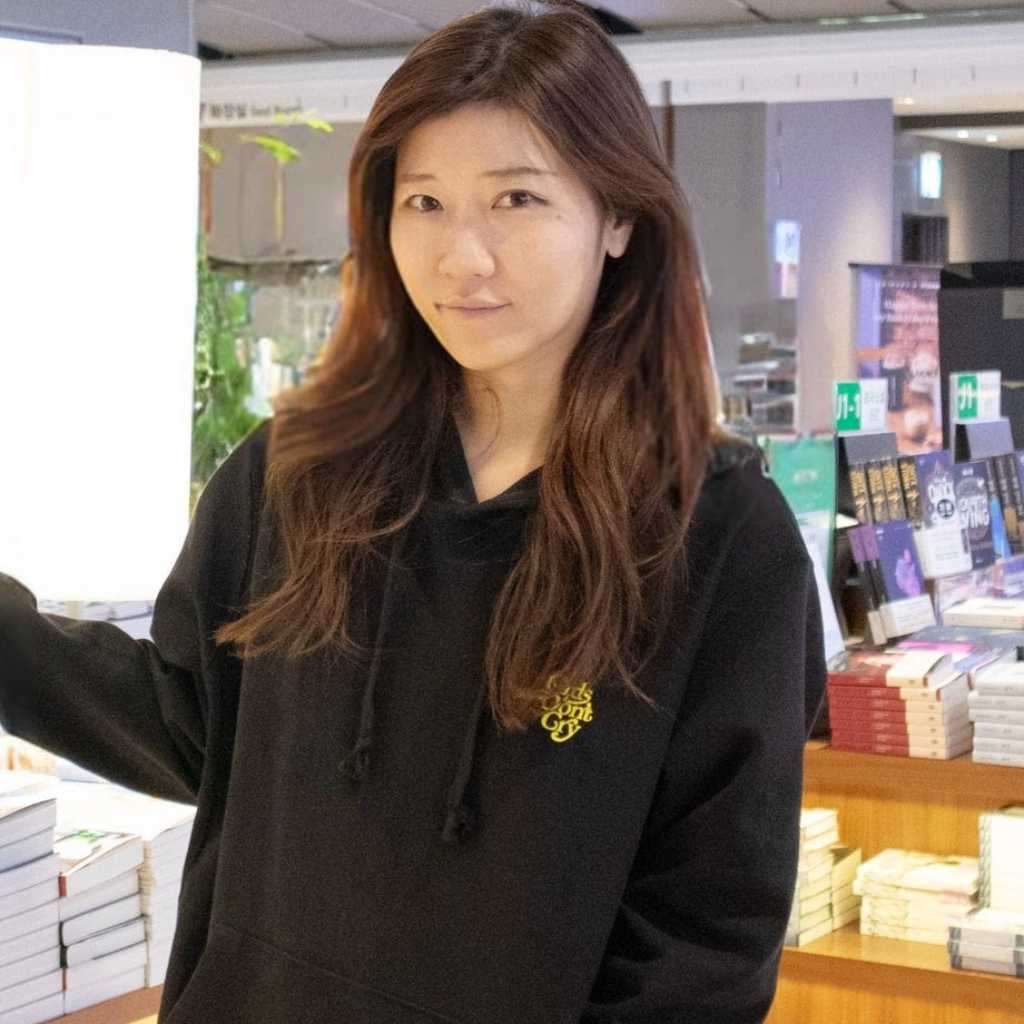 ヒコロヒー、初の小説集「黙って喋って」韓国語訳版を発売！現地でのトークイベントが大反響