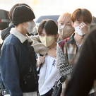 【PHOTO】SEVENTEEN、東京ドーム公演のため日本へ出国…メンバー同士が密着（動画あり）