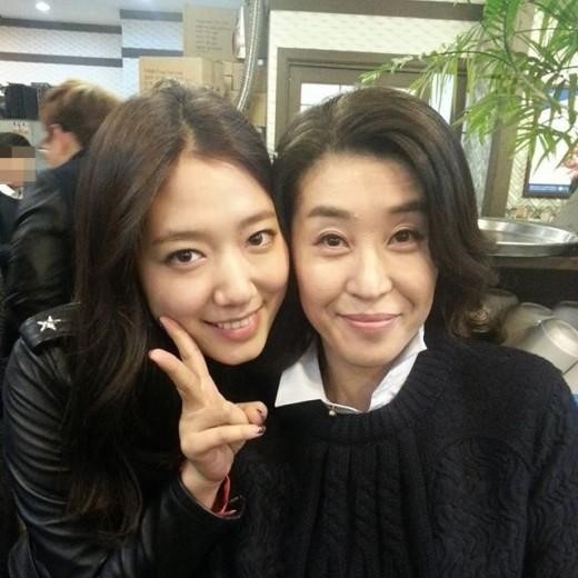 パク シネ イ ミンホ キム ウビンとの豪華ツーショット 人気ドラマで共演したキム ミギョンが公開 Kstyle