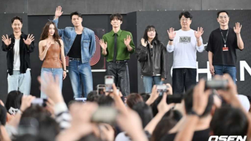 【PHOTO】チョンウ＆f(x) クリスタル＆シン・スンホら、映画「チャング」オープントークに出席