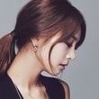 G.NA、成熟した秋の女性に変身…セクシーなバストラインを披露