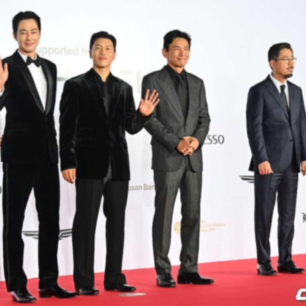 【PHOTO】チョ・インソン＆ファン・ジョンミンら「釜山国際映画祭」開幕式のレッドカーペットに登場