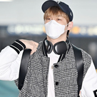 【PHOTO】カン・ダニエル、海外スケジュールのためフィリピンへ出国…爽やかなビジュアル