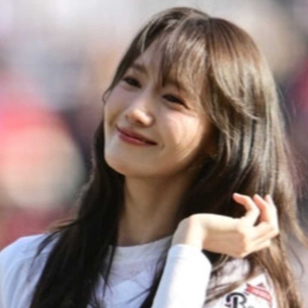 【PHOTO】少女時代 ユナ、始球式に登場…輝く美貌に釘付け