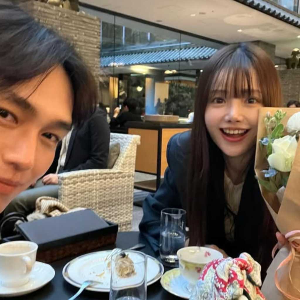 ハ・ヨンス、NHK「虎に翼」で共演した見津賢との親交を公開…花束を持って笑顔