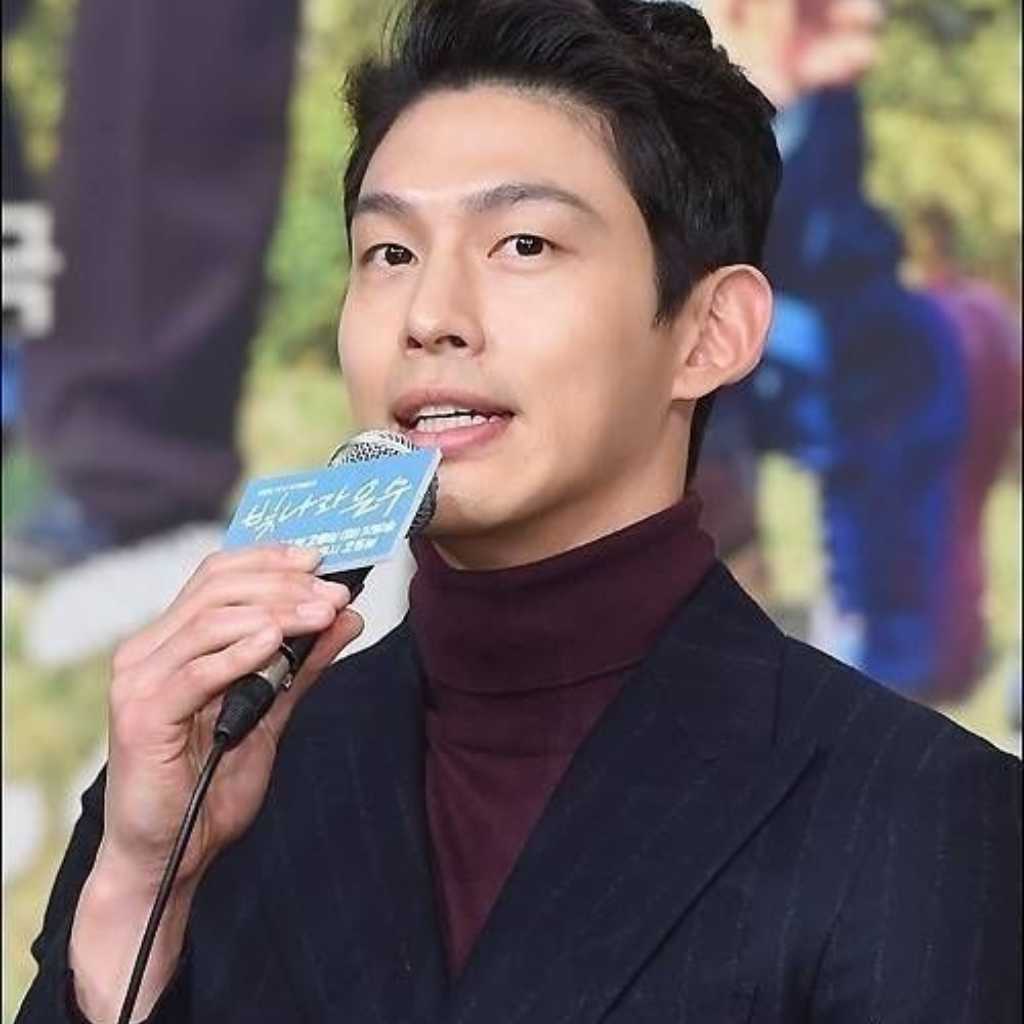 “不倫疑惑”元UN チェ・ジョンウォン、潔白を証明…裁判部が1審の判決を破棄