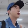 BTS ジン、肉用トングを独占?済州島で最後の晩餐を堪能(動画あり)