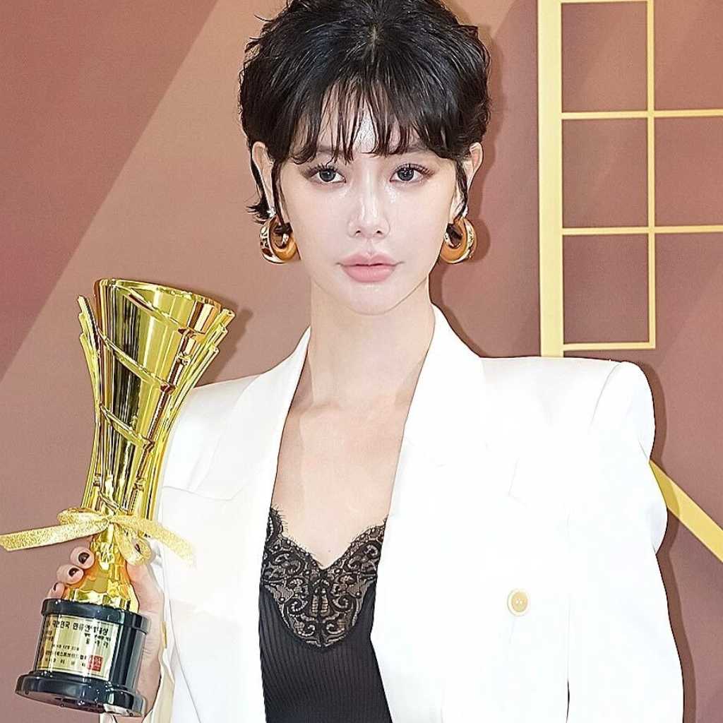 クララ、整形疑惑を間接的に否定？「もう化粧しない」