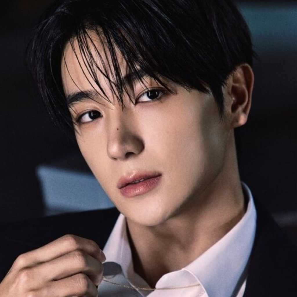 THE BOYZ ヒョンジェ、足首の靭帯断裂…本日の「ミュージックバンク」は椅子に座って参加