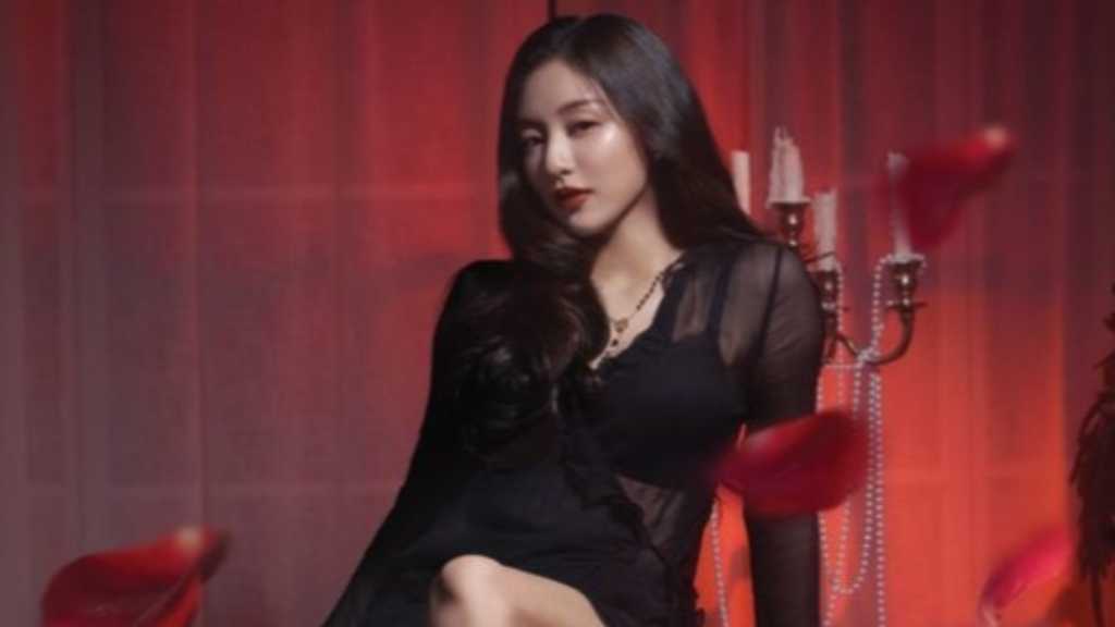 TWICE ジヒョ、ランジェリーブランド「VENUS」との夏キャンペーンビジュアル公開