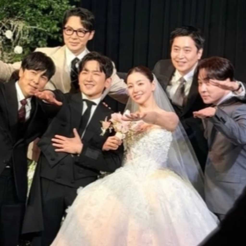 神話 ミヌ、結婚式にメンバーが集結！記念写真を公開