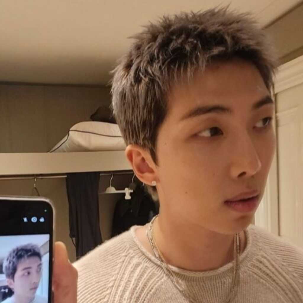 BTSのRM、ハリウッド女優ユマ・サーマンと2ショット!格別なオーラで注目集める