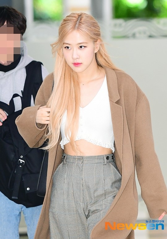 Photo Blackpink ロゼ スケジュールを終えて帰国 目を引くファッション Kstyle