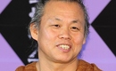 キム・ギドク監督を暴行容疑で告訴…俳優A側「演出ではなく暴力、徹底的に捜査してほしい」(総合)