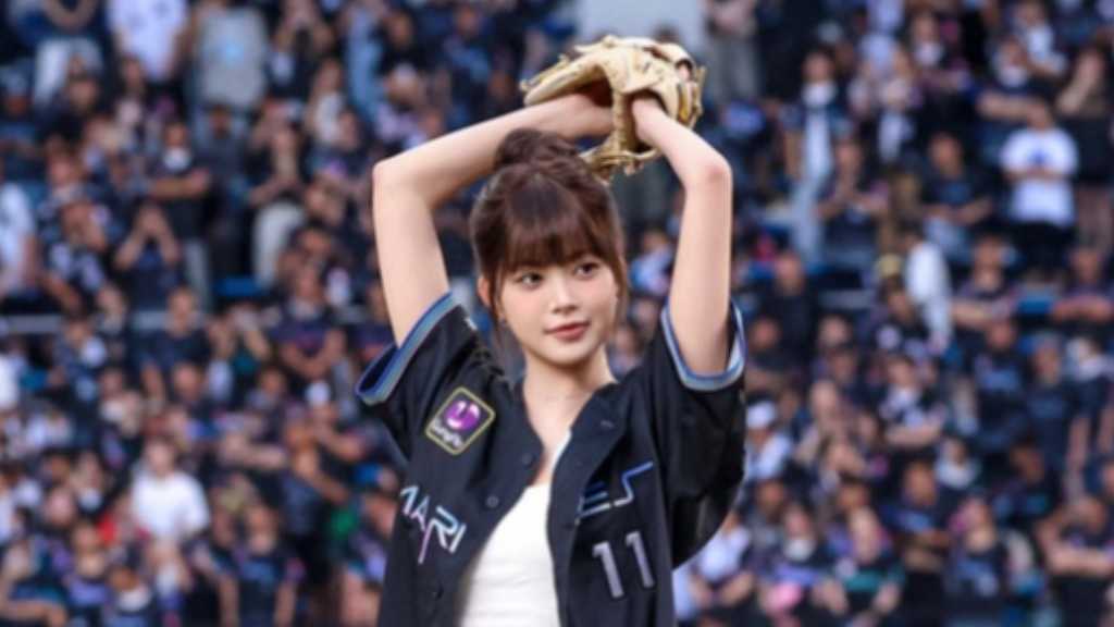LE SSERAFIM ホン・ウンチェ“勝利の妖精”に！ZOZOマリンスタジアムで始球式