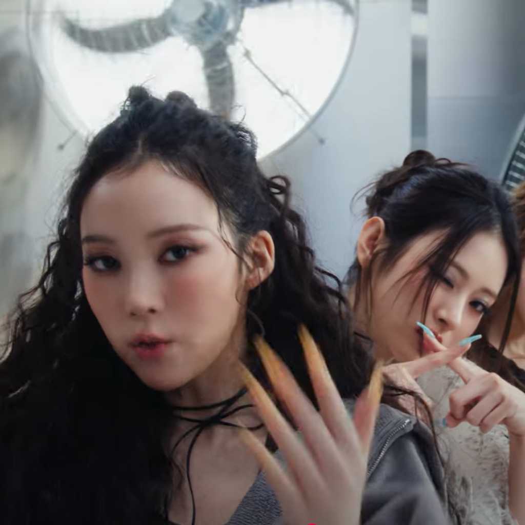 MEOVV、ニューデジタルシングル「BURNING UP」MV公開…洗練されたムードとダンスブレイクに注目