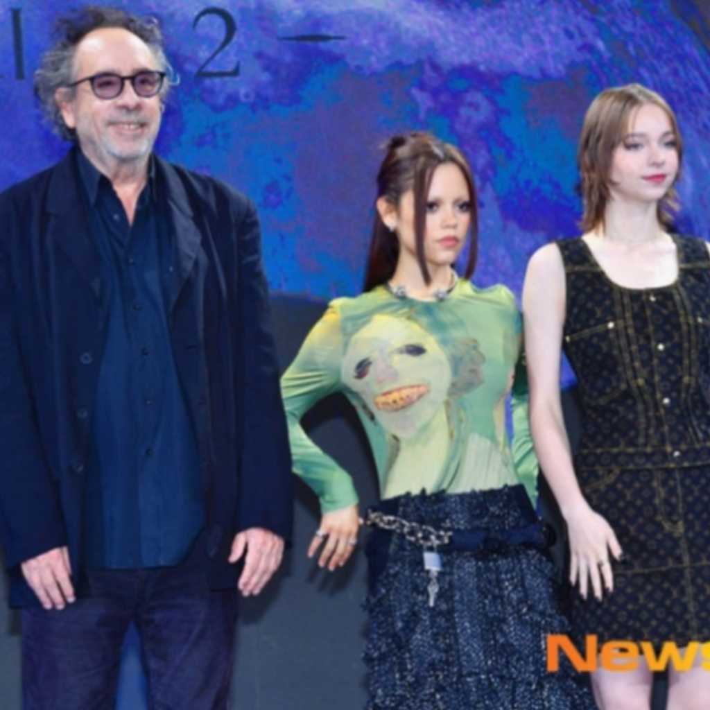 【PHOTO】ティム・バートン監督らが訪韓！映画「ウェンズデー」シーズン2の記者懇談会に出席