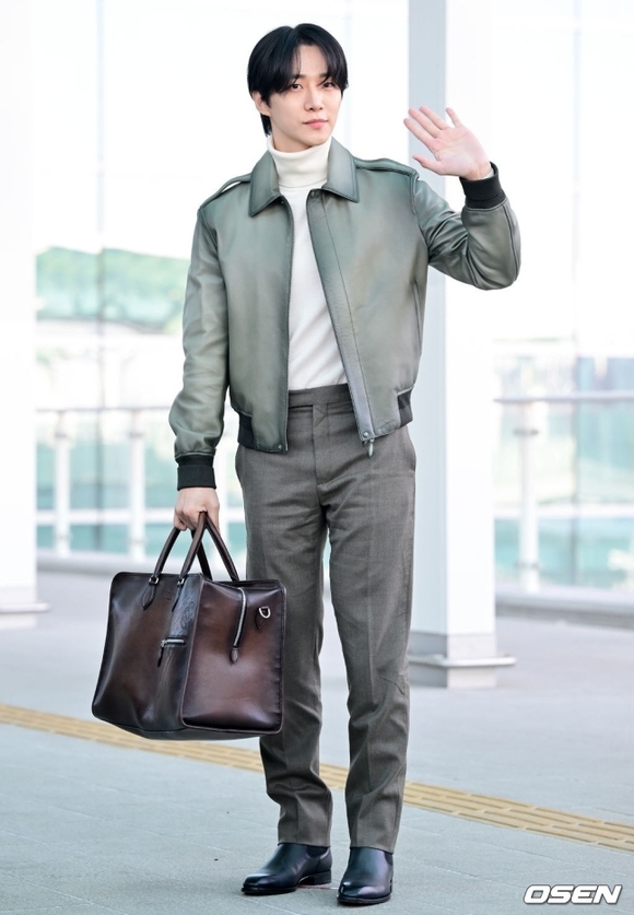 PHOTO】2PM ジュノ、海外スケジュールのためイタリアへ出国 - Kstyle