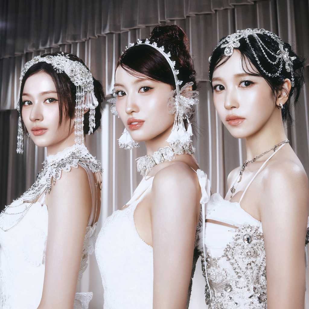 TWICEのユニットMISAMO、日本1stアルバム「PLAY」異なる世界観を表現したジャケットイメージ公開！