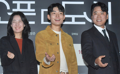 【PHOTO】キム・スジン＆ソ・ヨンジュら、映画「Open the Door」マスコミ試写会に出席