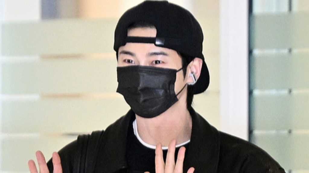 【PHOTO】ビョン・ウソク「第40回ゴールデンディスクアワード」を終えて帰国（動画あり）