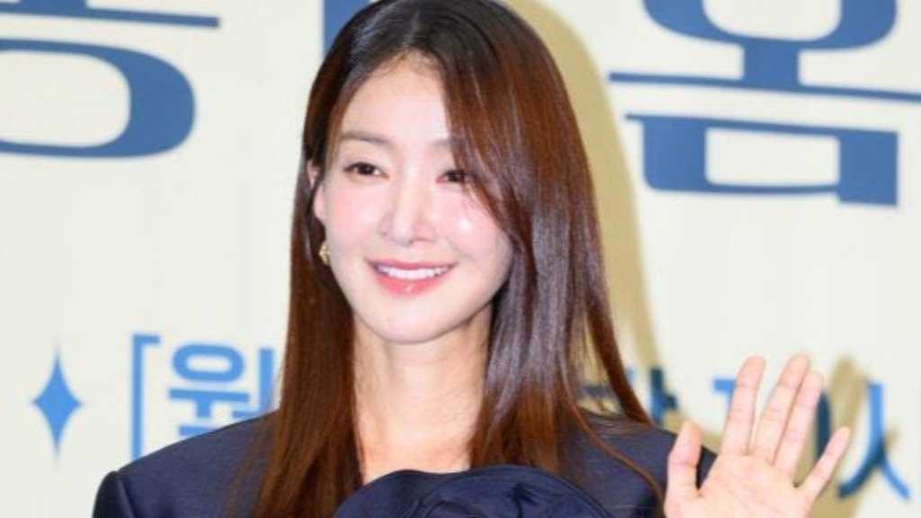 同意なしに体外受精で妊娠…イ・シヨン、出産現場に元夫が同行？男性らしき手に注目集まる