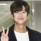 【PHOTO】ナ・イヌ「2022 AAA」のため日本へ出国…優しい笑顔