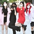 【PHOTO】aespa、ラジオ出演のため放送局へ…カラフルな服装で登場（動画あり）