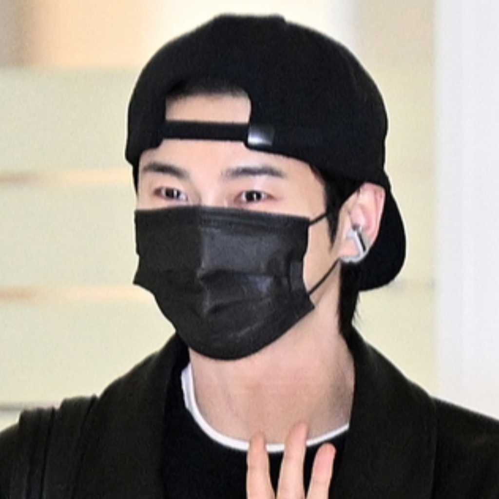 【PHOTO】ビョン・ウソク「第40回ゴールデンディスクアワード」を終えて帰国（動画あり）