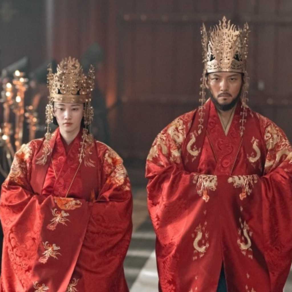 チ・チャンウク、垣間見える笑顔に注目！カリスマ性あふれる王を演じた「于氏王后」メイキング映像の一部を公開