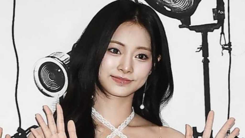 TWICE ツウィ、JYPとの再契約を協議中…ジョンヨンに続き報道に注目