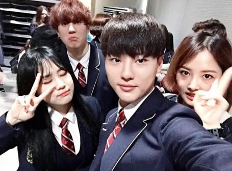 15 パク ジミン Got7 Sonamooメンバーらと撮影した卒業写真を公開 愛してるよ Kstyle