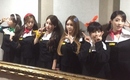 T-ARA、女子高生に変身！レトロな制服姿でチョン・ヨンロク＆D-UnitのRAMとポーズ