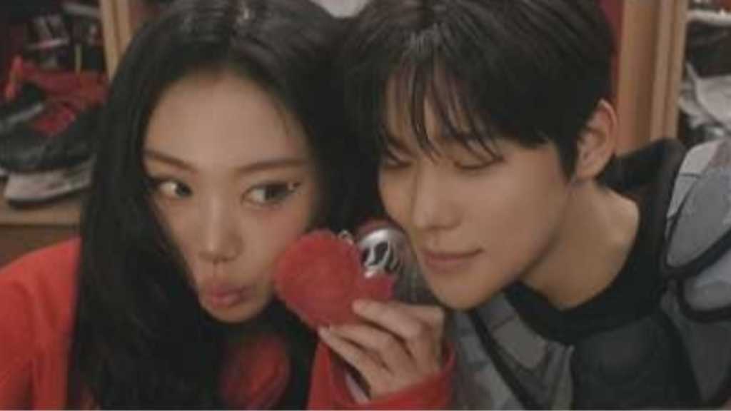 ムン・サンミンがアイスホッケー選手として登場！イ・ヨンジ、新曲「Robot」MV公開…密着シーン＆愉快なロボットダンスも