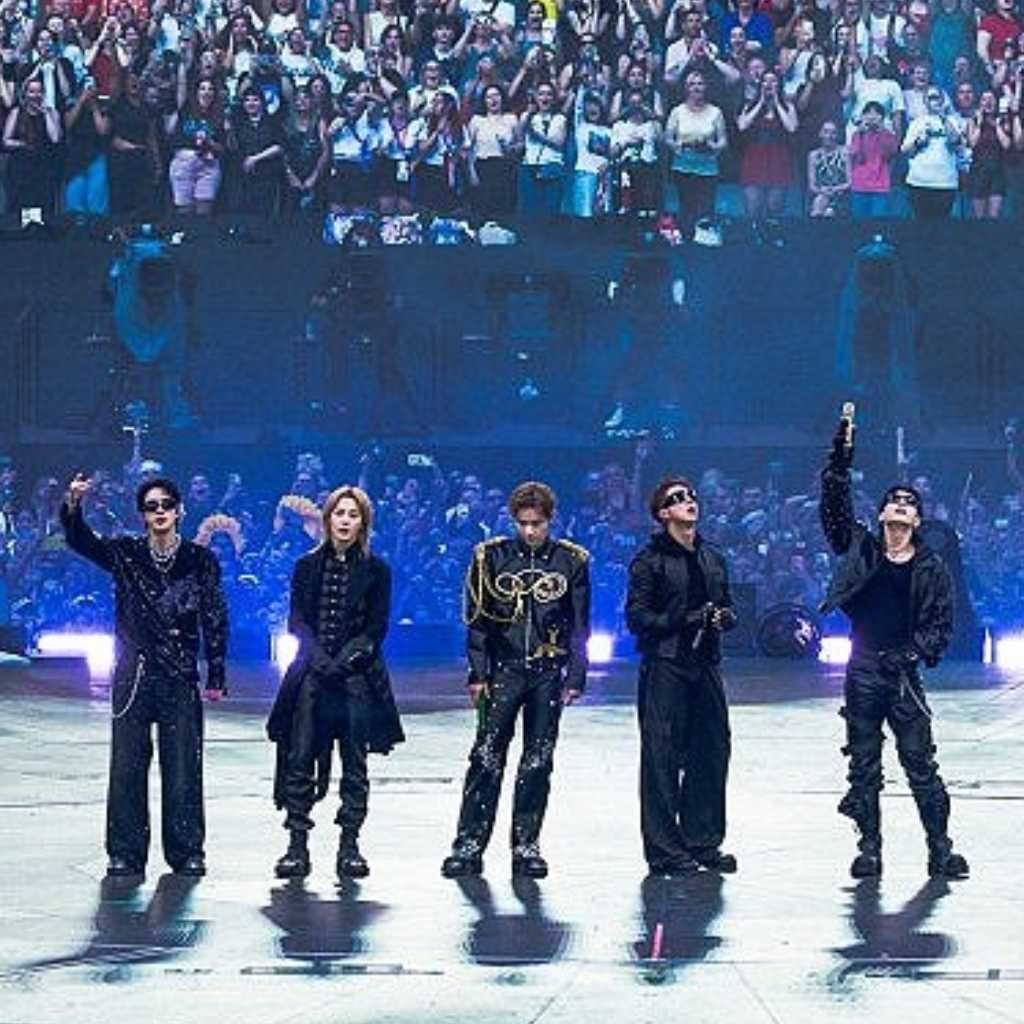 BTS、パリ公演に史上最多の9万2000人が来場!マクロン大統領夫妻の姿も…ヨーロッパツアーを盛況裏に終了