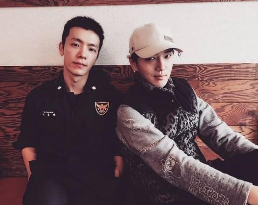 Super Junior イェソン 入隊中 ドンヘとのツーショット公開 面会に来ました Kstyle