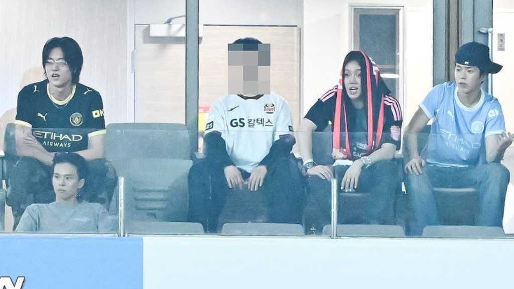 【PHOTO】TREASUREメンバー、サッカー観戦中の姿をキャッチ