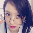 f(x) ビクトリア、メガネでも隠せない“女神のような美貌”