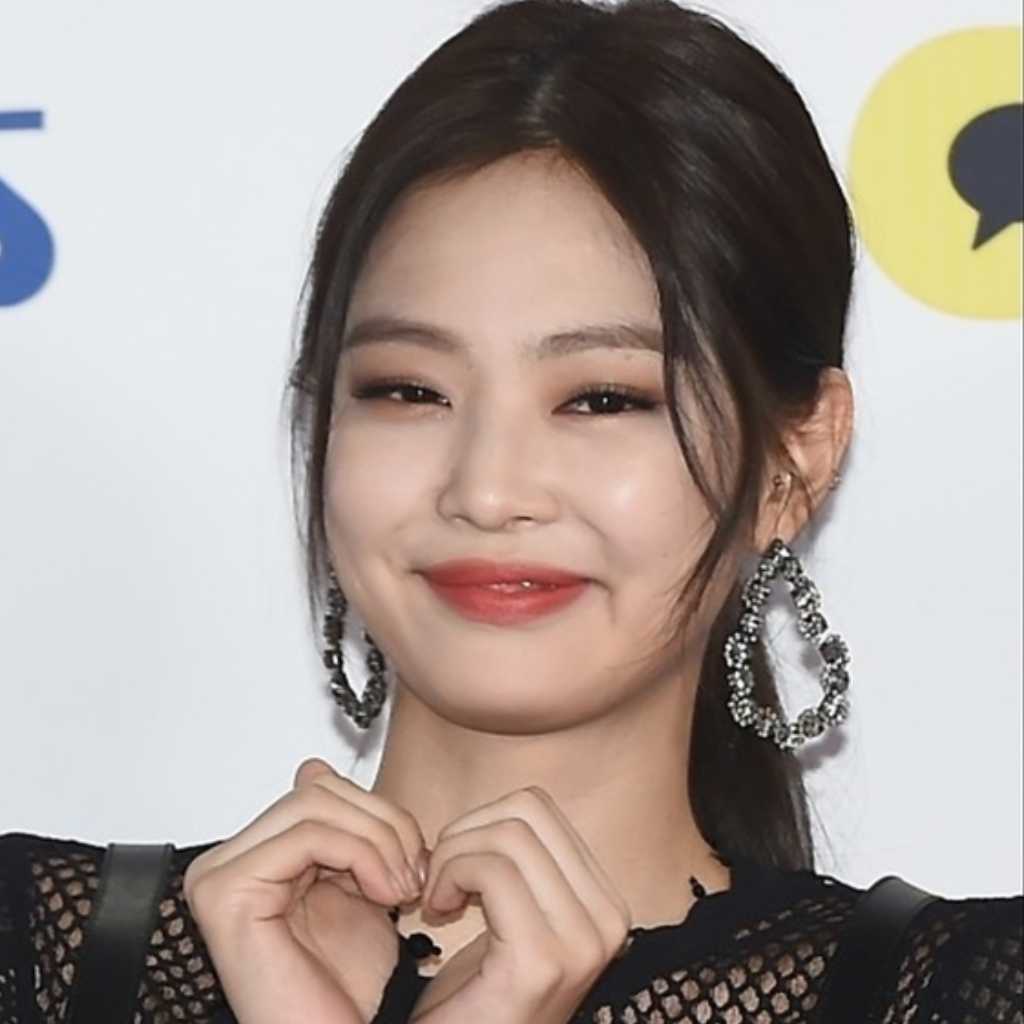 BLACKPINK ジェニー、黒ビキニ姿の近況ショットも…飾らない日常をファンに共有