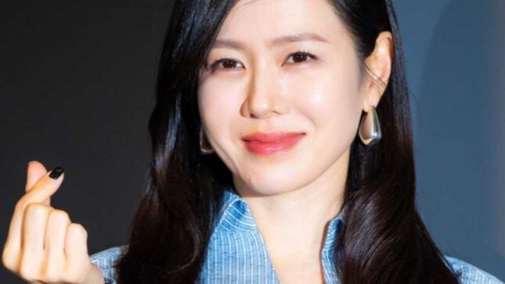 ソン・イェジン、誕生日を迎えて写真を公開！息子と一緒にお祝いする様子が話題（動画あり）