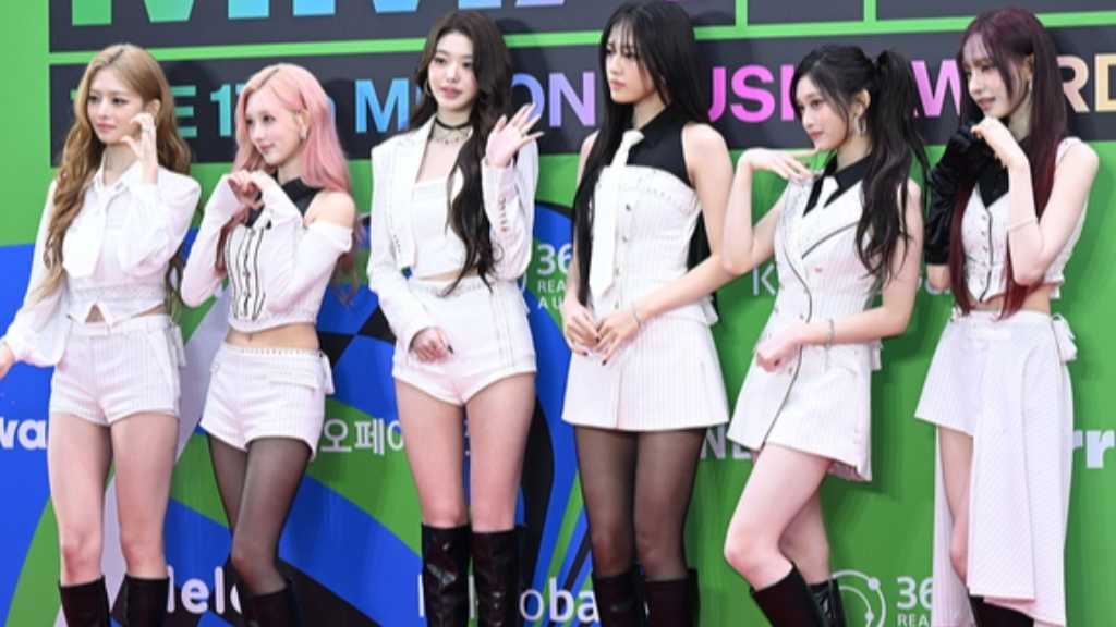 【PHOTO】IVE「MMA 2025」レッドカーペットに登場