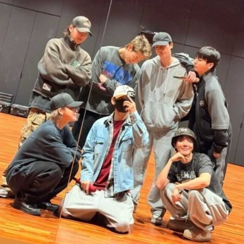 BTS、メンバー全員が練習室に集結!仲睦まじい雰囲気の近況ショットが話題